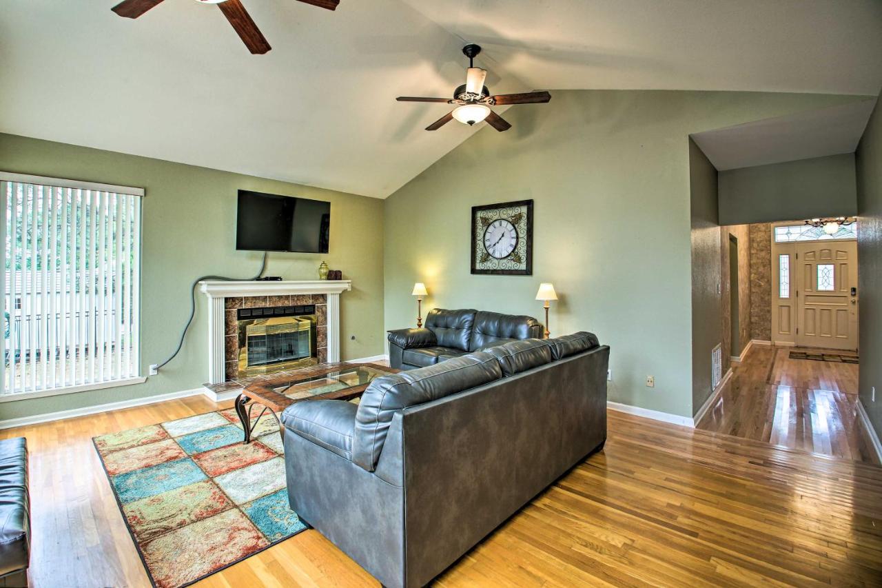 Lakefront Home With 2-Tier Deck And Boat Parking! Χοτ Σπρινγκς Εξωτερικό φωτογραφία