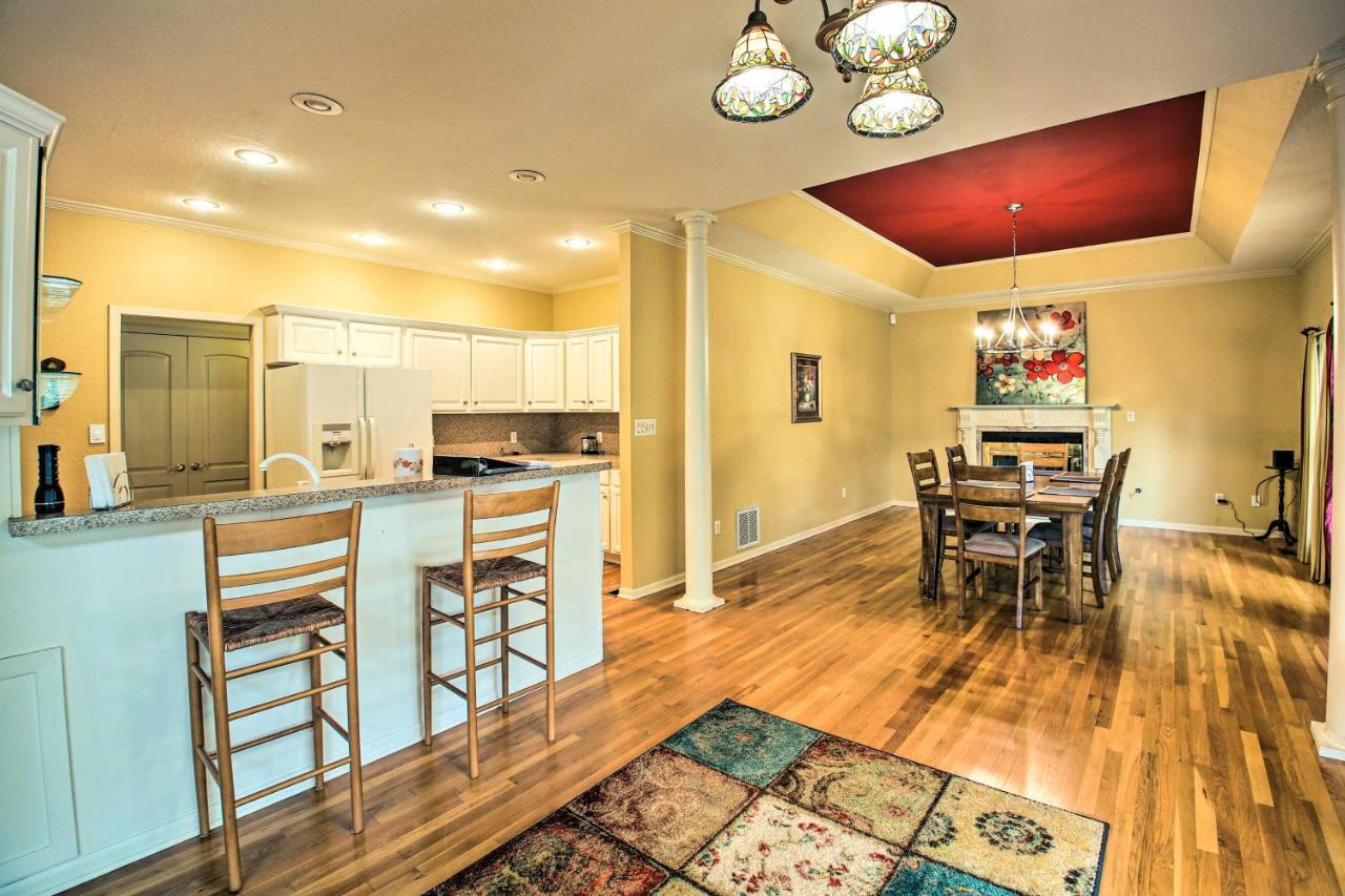 Lakefront Home With 2-Tier Deck And Boat Parking! Χοτ Σπρινγκς Εξωτερικό φωτογραφία